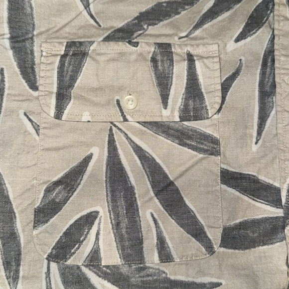 Like new men’s XXL American eagle button down shirt sleeve (999) - Picture 4 of 6